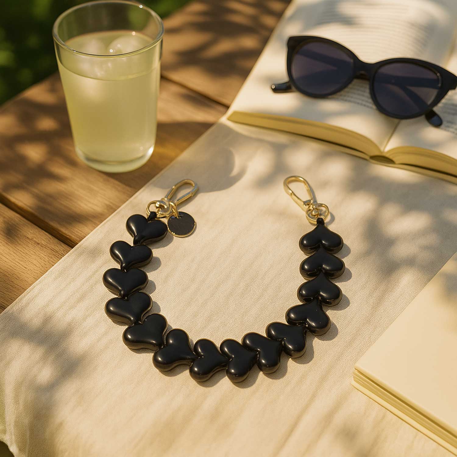 Phone cord Heart - plain black - gold