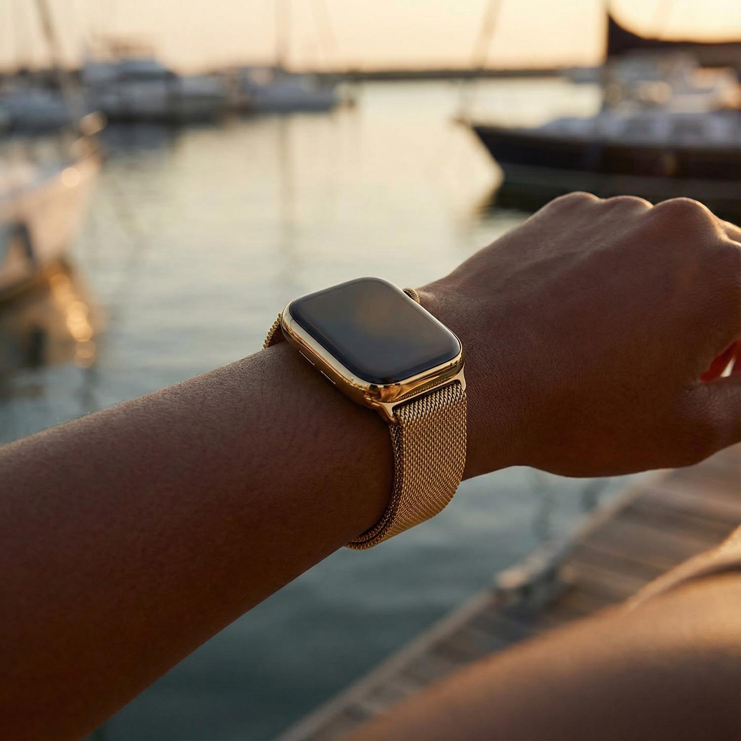 Appl-Watch-bandje-Fiore-milanese-goud-7434008441498-123watches-POV-model