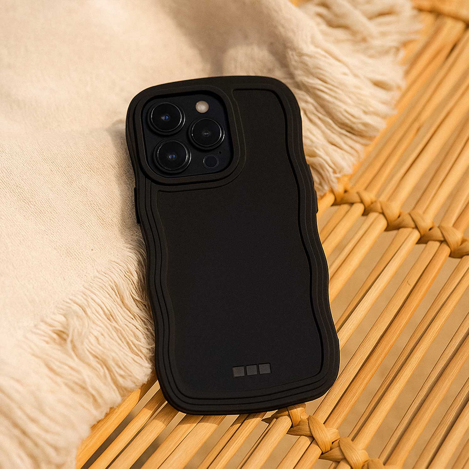 iPhone 14 Plus case Curve - black