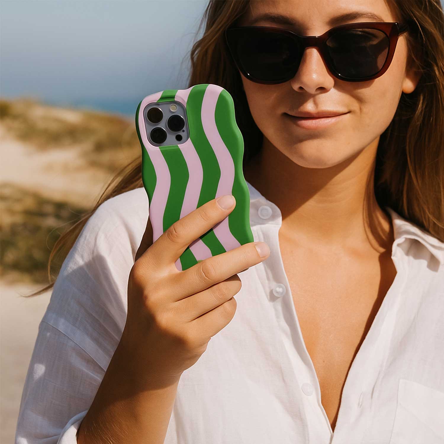 iPhone-13-Pro-telefoonhoesje-Candy-groen-lila-7440850378370-123watches-sfeerfoto-1