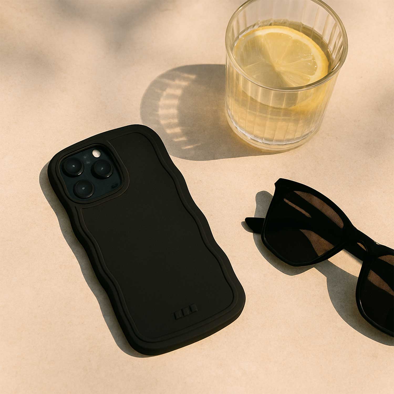 iPhone 14 Plus case Curve - black