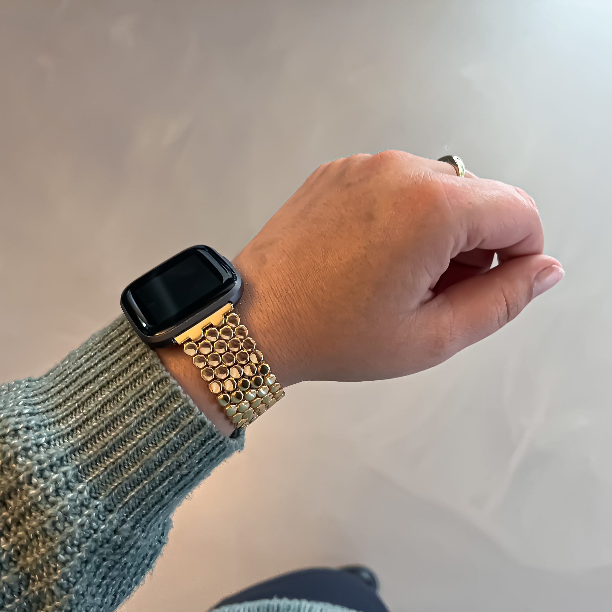 Fitbit Versa Fish Steel Link Strap - Gold