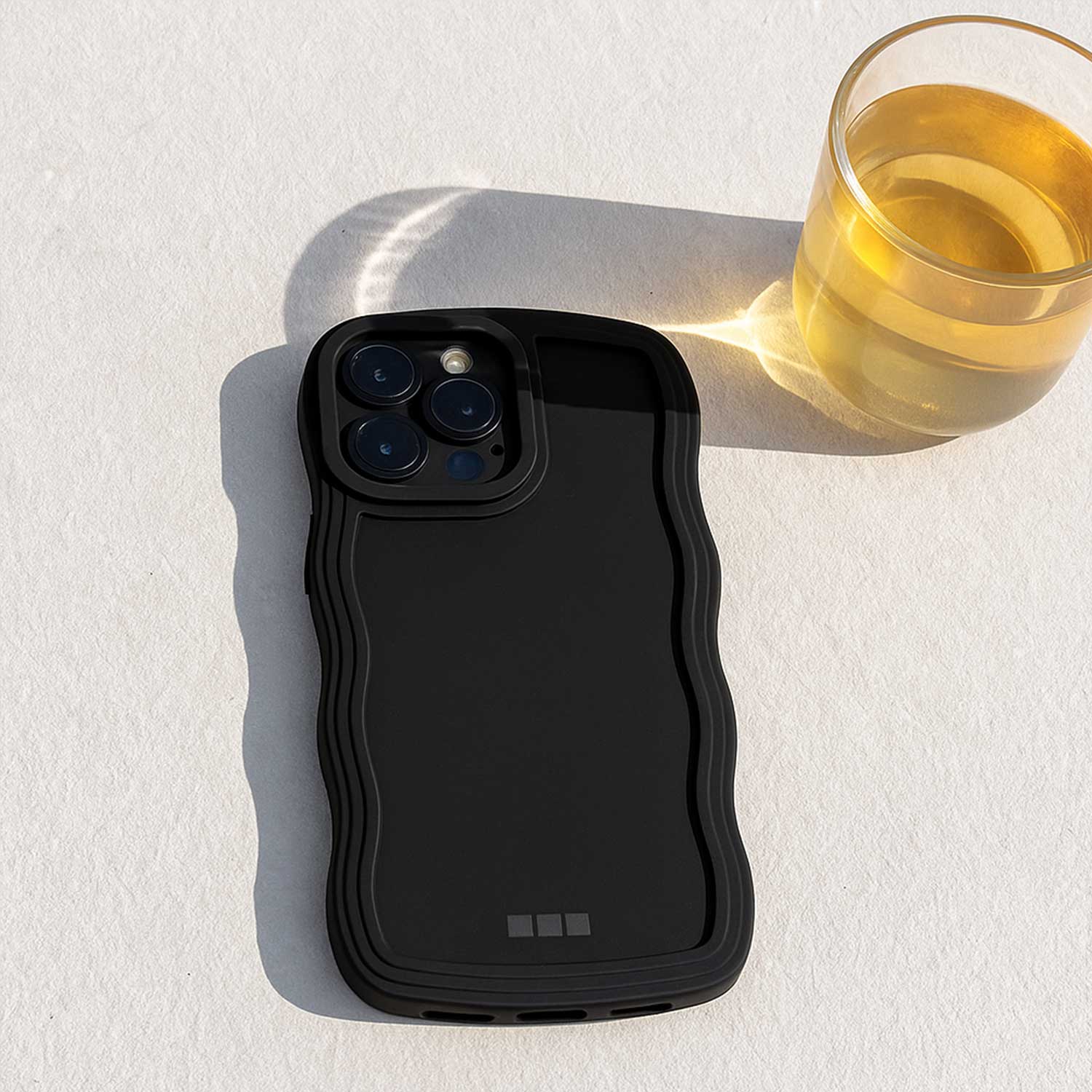 iPhone 14 Plus case Curve - black