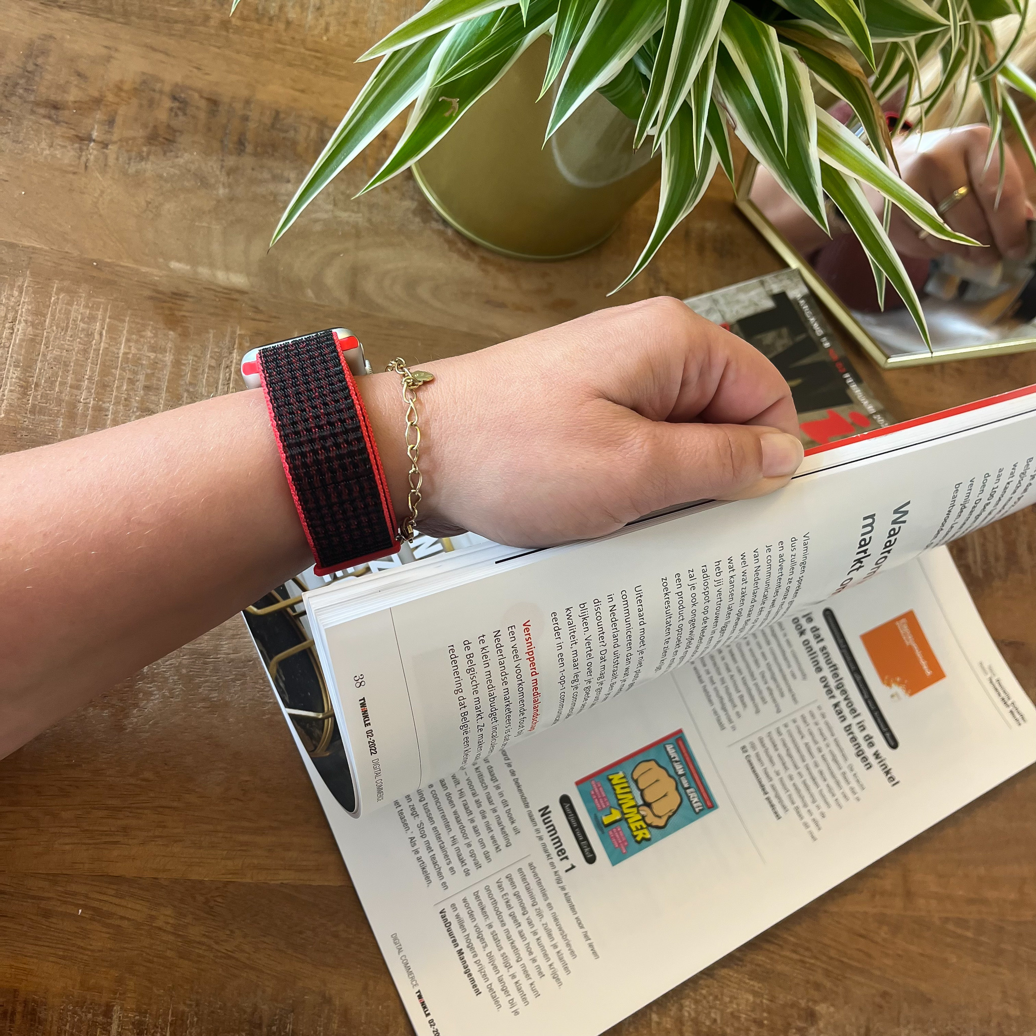 Apple Watch Nylon Sport Loop Strap - Red Black