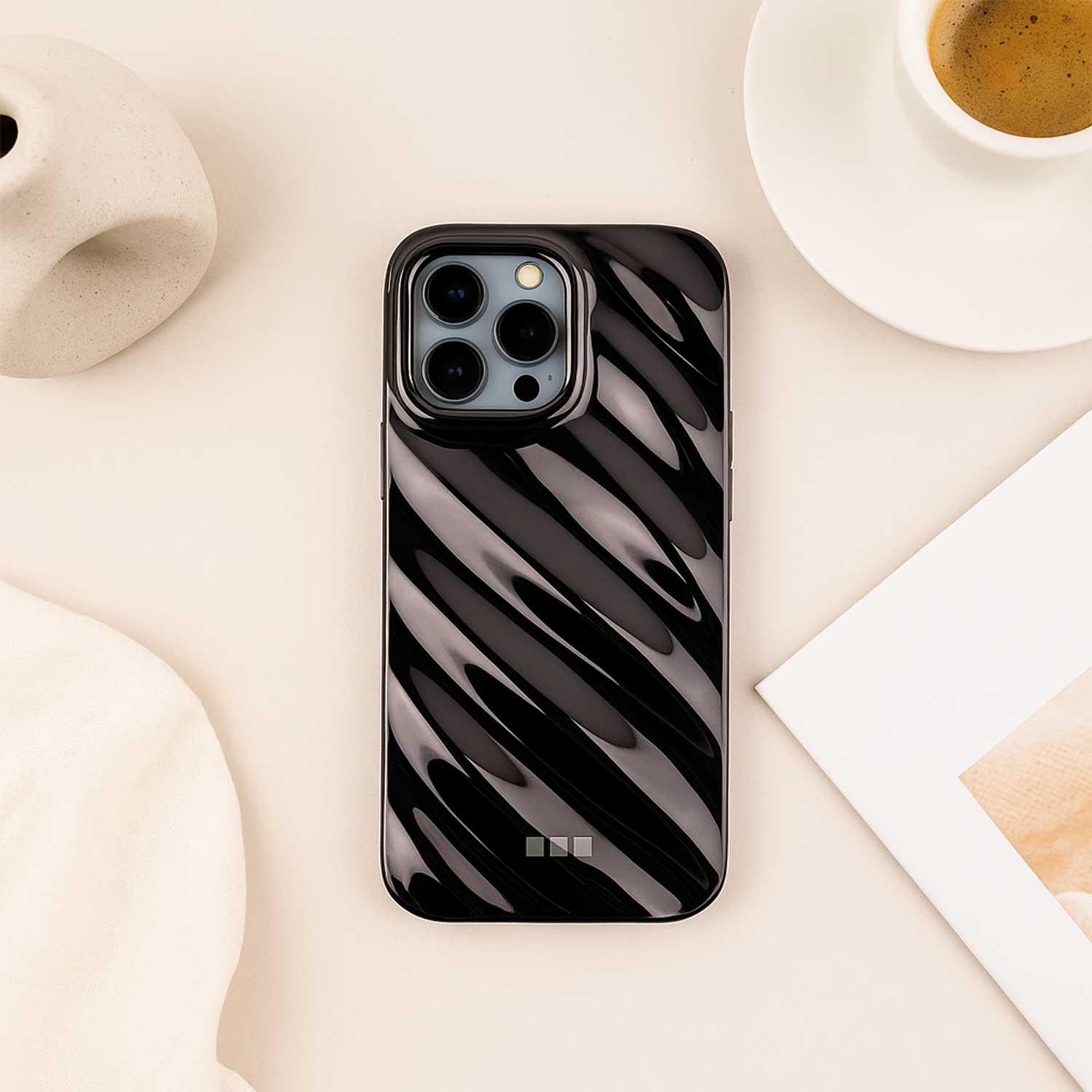 iPhone 16 Pro Max case Lustra - black
